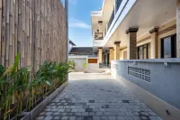 The Tis Guesthouse and Hostel Hotel a 