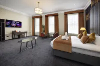 Albany Hotel
