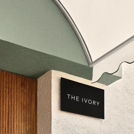 The Ivory Отели рядом с достопримечательностью «Театр Уилтерн»
