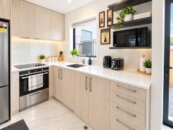 Stylish 2 bedroom Townhome in CBD