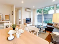 Deluxe Brighton Apt Private Garden Parking WIFI