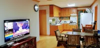 Ha-Wahyeon HOUSE: Great location, views and vibe!