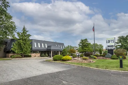 Amwell Suites- Somerset Отели рядом с достопримечательностью «Rutgers University Busch Student Center»