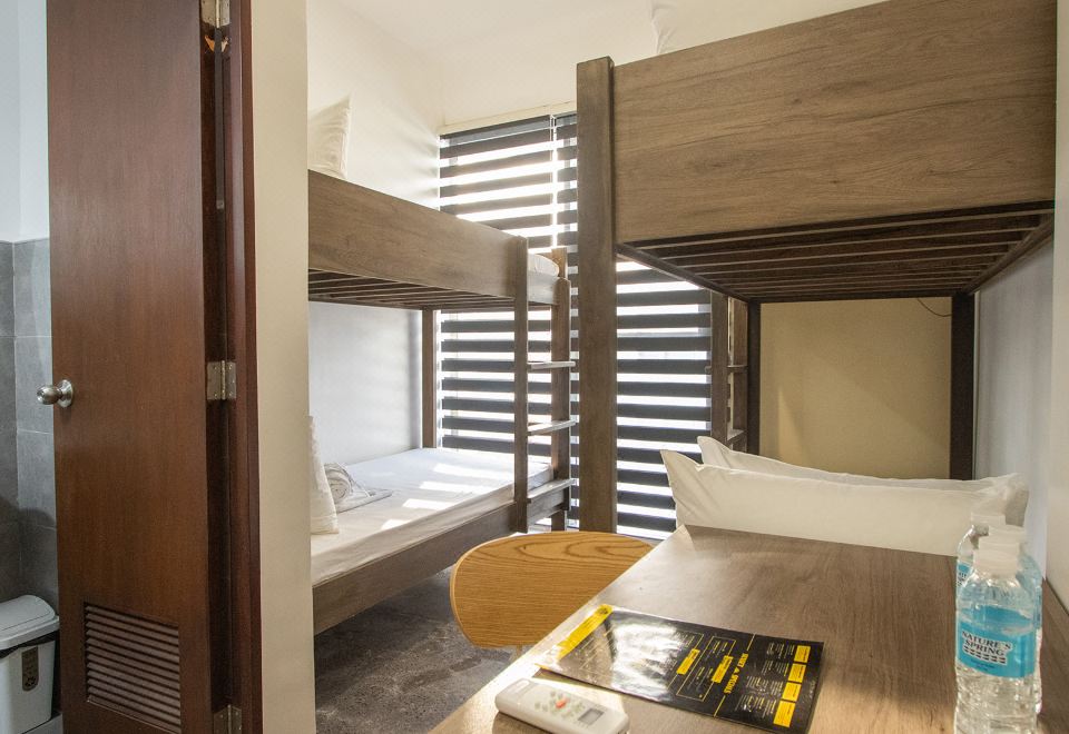 더 패드 코-리빙의 야외 수영장 이미지