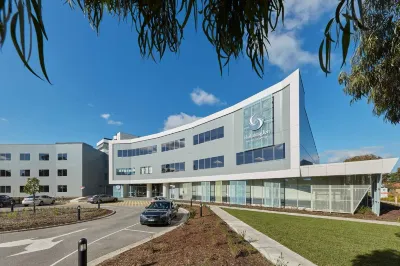 Pride Modern 2BR Apt in Bentleigh Private Garden Free Parking Hotels near KF Cafe
