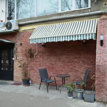 mini hotel nino Отели рядом с достопримечательностью «Jumah Mosque»