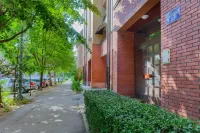 Apartment Gloria - Bežanijska kosa- Near Airport Hotels in der Nähe von Terminal A of Nikola Tesla Airport