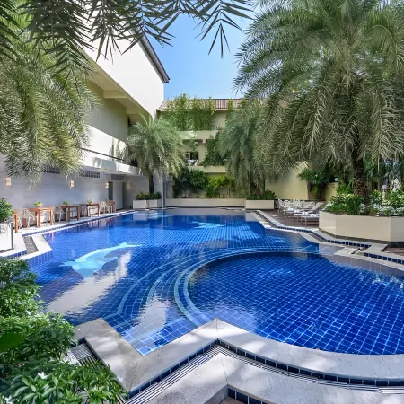 ELONG Hotel (Pattaya Jomtien Beach Branch) Отели рядом с достопримечательностью «Парк Юрского Периода»