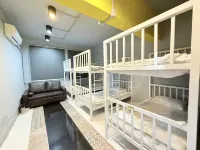 Sukhum Huai Khwang Guest House