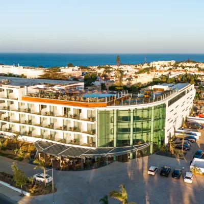 Castelo Suites Hotel Hotels near Evaristo Beach