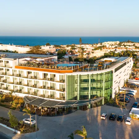 Castelo Suites Hotel