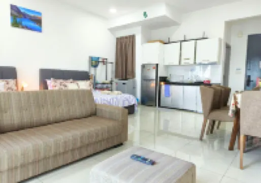 Cozy Cybersquare Ensuite with Pool View #CS1