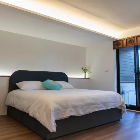 Slow Travel Space for Neighbors