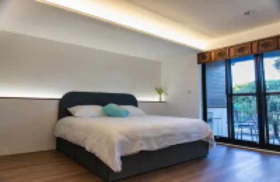 Slow Travel Space for Neighbors