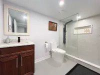 Cozy & Modern Ensuite Basement Rooms - Steps to Subway & Downsview Rogers Stadium فنادق في 