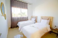 2-Bedroom Apartment with Balcony & Pool - Balkoner
