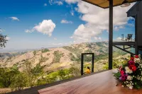 Lakay Monteverde: Heated Pool, Golf Cart Breakfast - Havudsigt