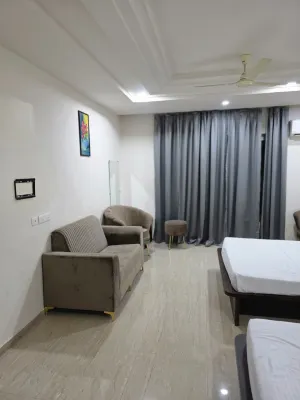 shri harichand hotel - 2 ดาว