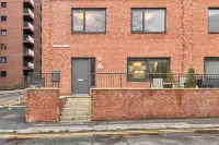 Host & Stay | Chic Townhouse by the Docks