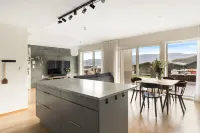 Large luxurious apartment with private terrace and parking Hotels in Bergen