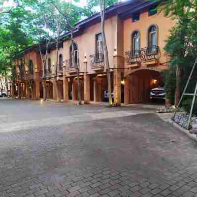 Chateau de bear Nakhonsawan Hotel Exterior