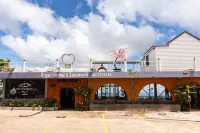 Leesuma cafe & homestay Hotels near Kod Glamping