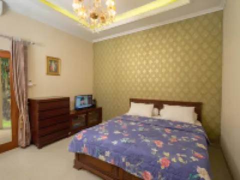 Private Villa - Griya Bayan Kraguman Hotels in Jogonalan