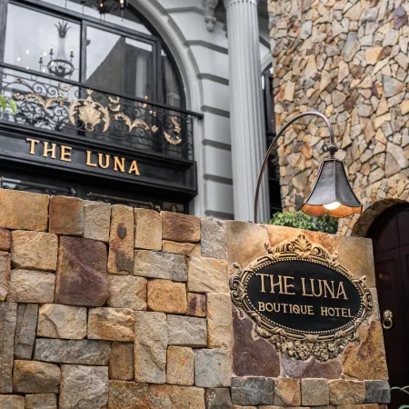 The Luna Boutique Hotel Отели рядом с достопримечательностью «Мемориал Победы»