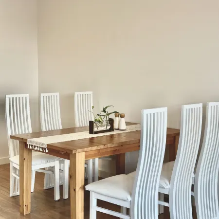 Peaceful 3BR Retreat - Free Parking -  Close to City