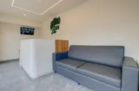 Hotel Tree Suites Next Airport Inn - 2-Star