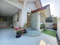 Yachting House  Thalang,Near the beach and airport Отели в г. Ао Пор