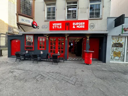 Vegas Hotel Отели рядом с достопримечательностью «Боннский университет»