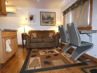 Yellowstone Motel - Only adults. All rooms have kitchens! - Airport Shuttle