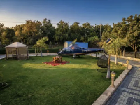 Radsum- Luxury Farmhouse & Resort