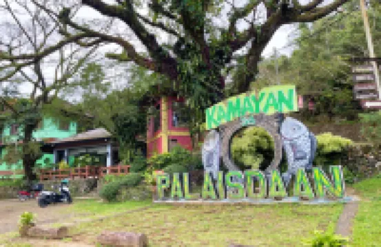 Kamayan sa Palaisdaan Hotel and Resort Quezon