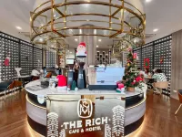 The Rich Cafe & Hostel Hotels near Thepprasit Thai Boxing Stadium