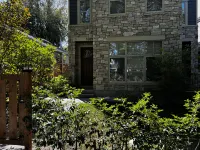 Nature Home Near Downtown and 17th Avenue Ξενοδοχεία στην πόλη Κάλγκαρι