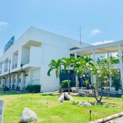 Bang Pu Recreation Center Hotel Samutprakan Отели рядом с достопримечательностью «Ват Асокарам»