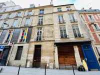 650m to Notre Dame near Odeon Hotel a 