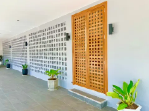 โอโซน โฮเทล ขนอม โรงแรมในอำเภอ ขนอม