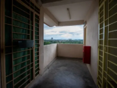 Bangi #Muji Family Suite #Netflix 8pax Near UKM Hotels in Bangi