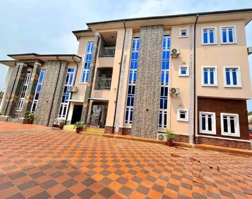 DE ROSS HOTEL & SUITES