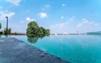 Majestic Sanctuary Homestay Netflix / 2 Carpark Hotels in Tupai