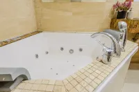 Lumina luxury apart with jaccuzi next to Piotrkowska Street - Hot Tub