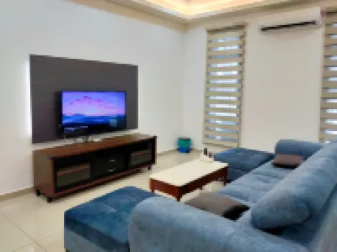 18 Pax New Stylish Semabok 4Br House 5 mins to town