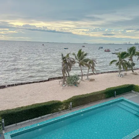 Golden Dragon Beach Resort Pattaya (Bang Lamung)