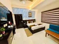 Hotel D C Grand Отели рядом с достопримечательностью «Храм Дурга»