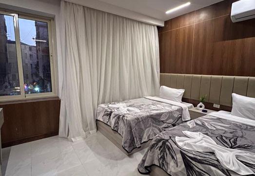 로열 홈 호텔 입구