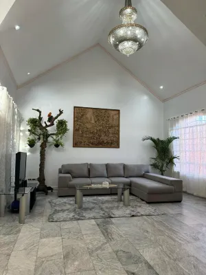 Tropical House Hoteles en Las Pinas City