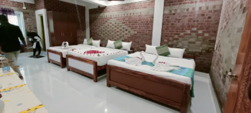 FIVE FALLS RAMANA VILLA Hotels near Old Coutralam Falls